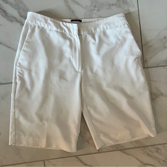 Izod Pants - Izzy’s Women's White Shorts sz 2